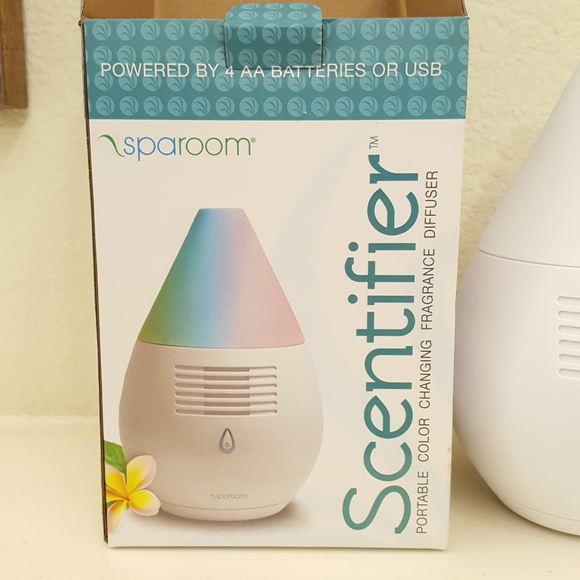 Color changing Essential Oil Diffuser - Picture 2 of 6